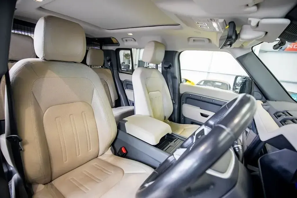 Usado Land Rover Defender First Edition 240 HP (176 kW) 2020 Verde SUV
