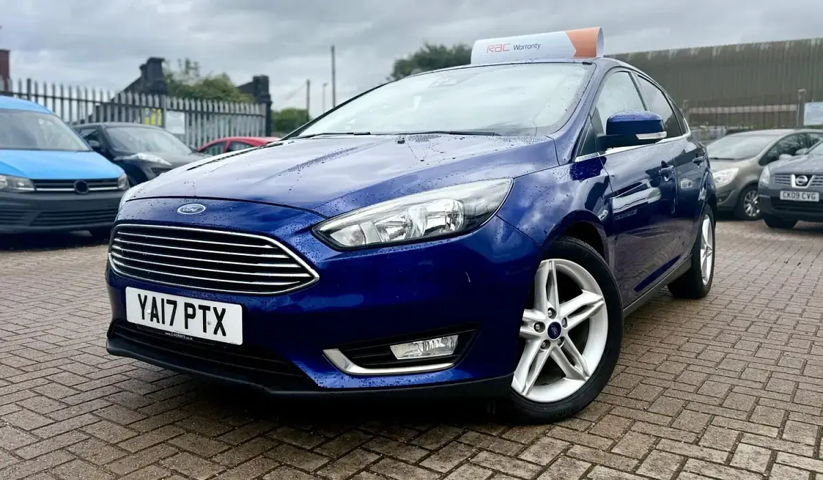 Used Ford Focus Titanium 125 HP (91 kW) 2017 Blue Hatchback