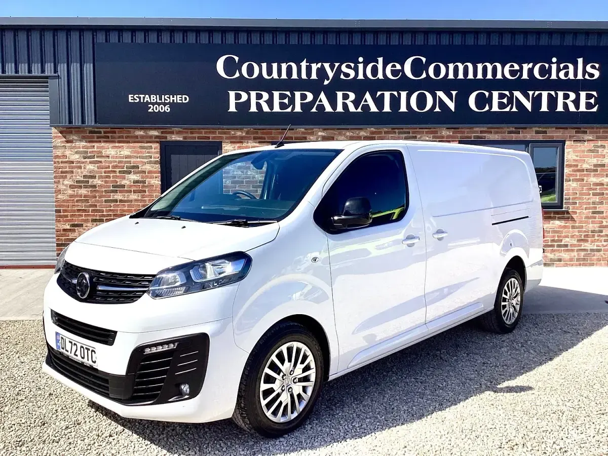 Used Vauxhall Vivaro 145 HP (106 kW) 2023 White MPV