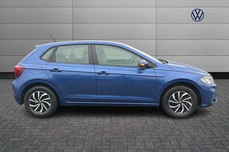 Used VW Polo Life 95 HP (69 kW) 2025 Blue Hatchback
