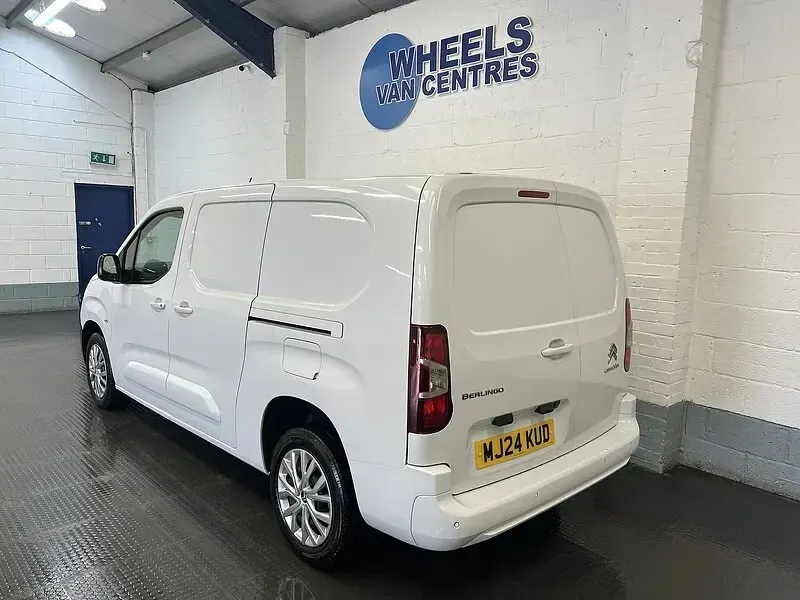 Used Citroën Berlingo 130 HP (95 kW) 2024 White MPV