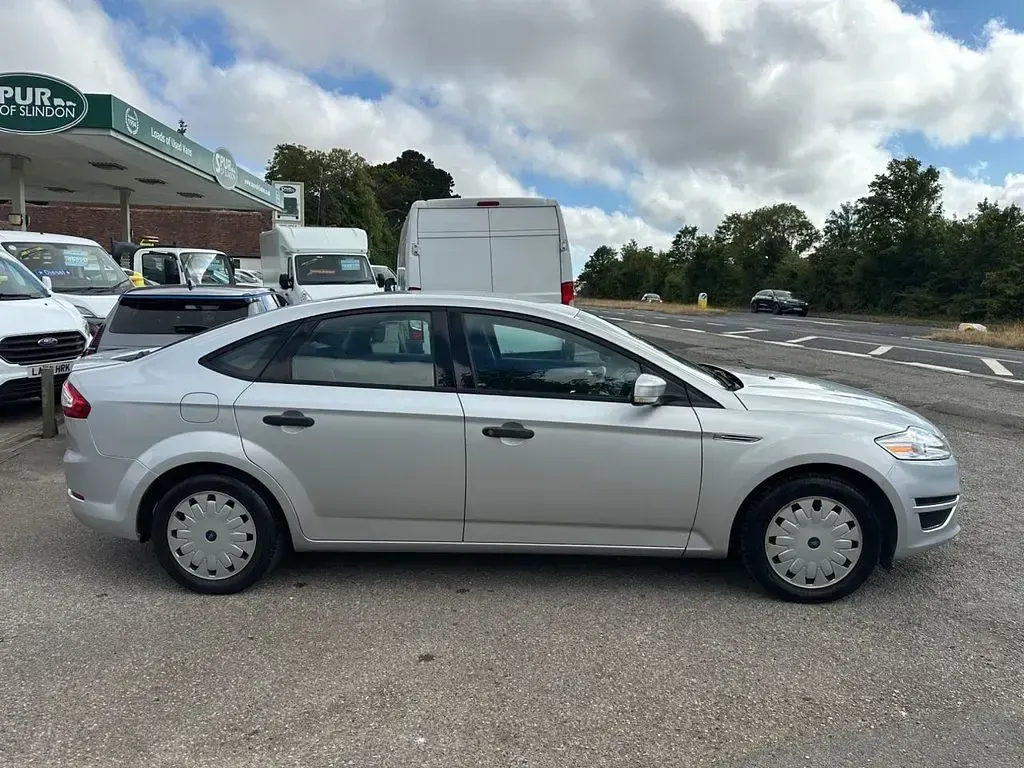 Used Ford Mondeo S 115 HP (84 kW) 2014 Silver Hatchback