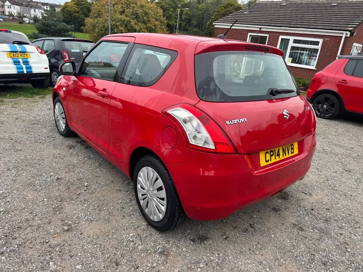 Used Suzuki Swift 94 HP (69 kW) 2014 Red Hatchback