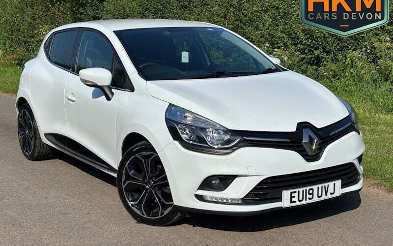 White Used 2018 Renault Clio IV Iconic Hatchback | £7,999 (Good price) - Image 1/4