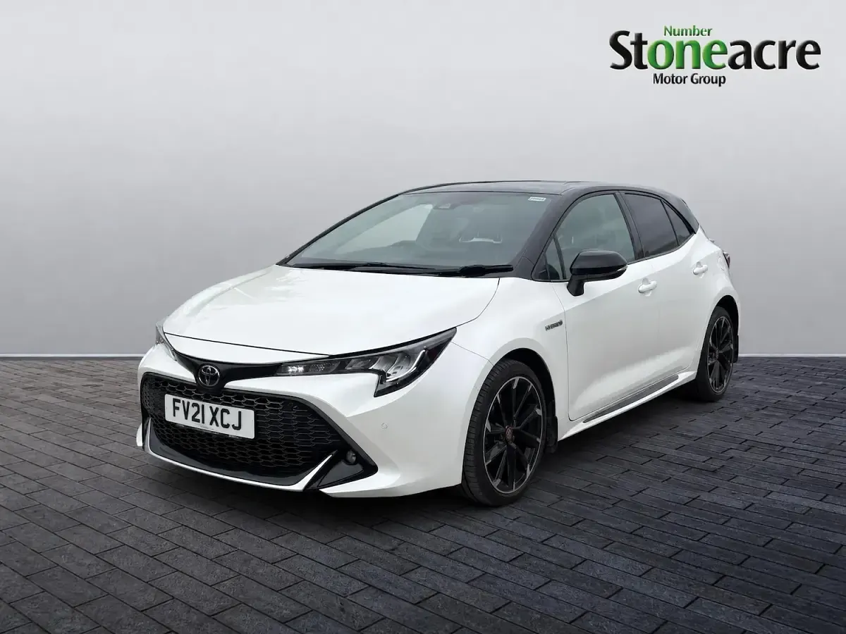 Used Toyota Corolla Sport 122 HP (89 kW) 2021 White/black Hatchback
