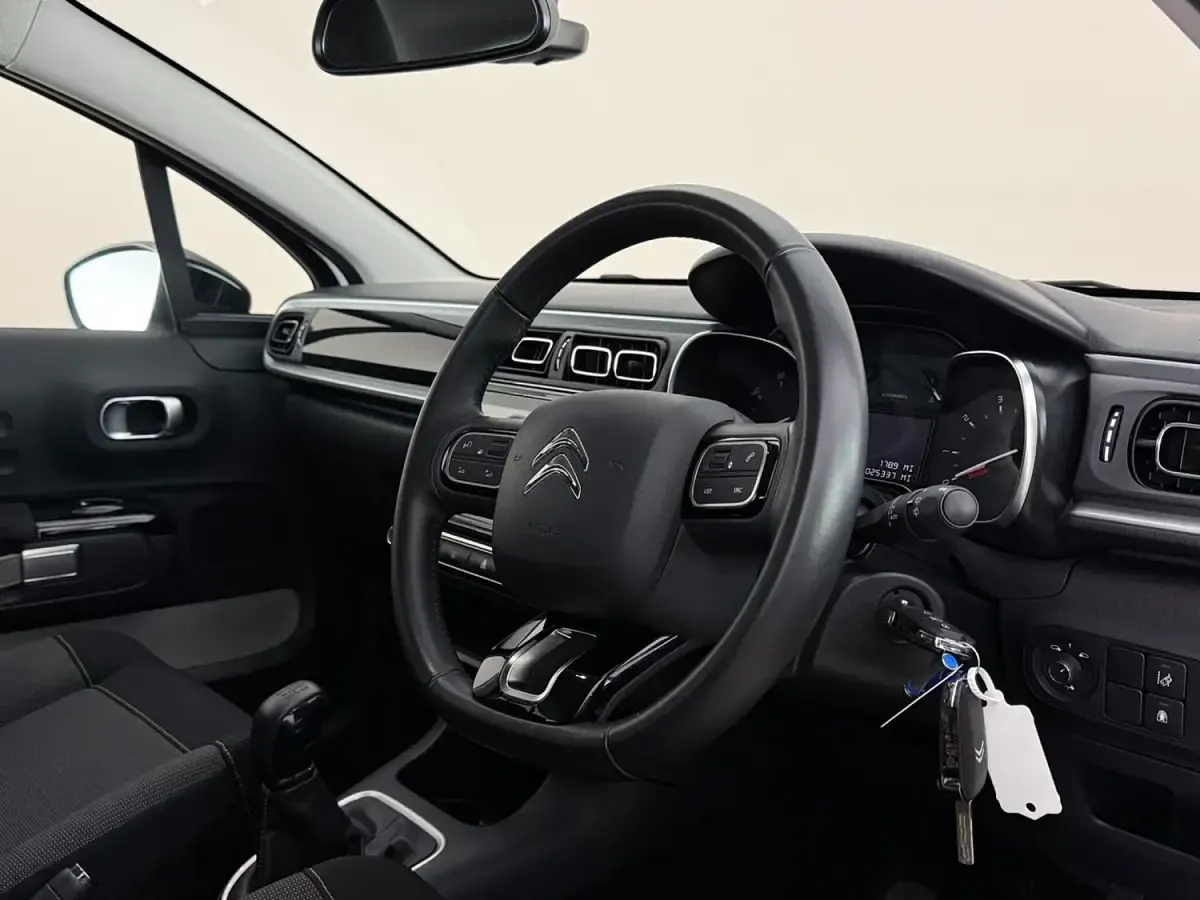 Used Citroën C3 Flair 83 HP (61 kW) 2019 White Hatchback