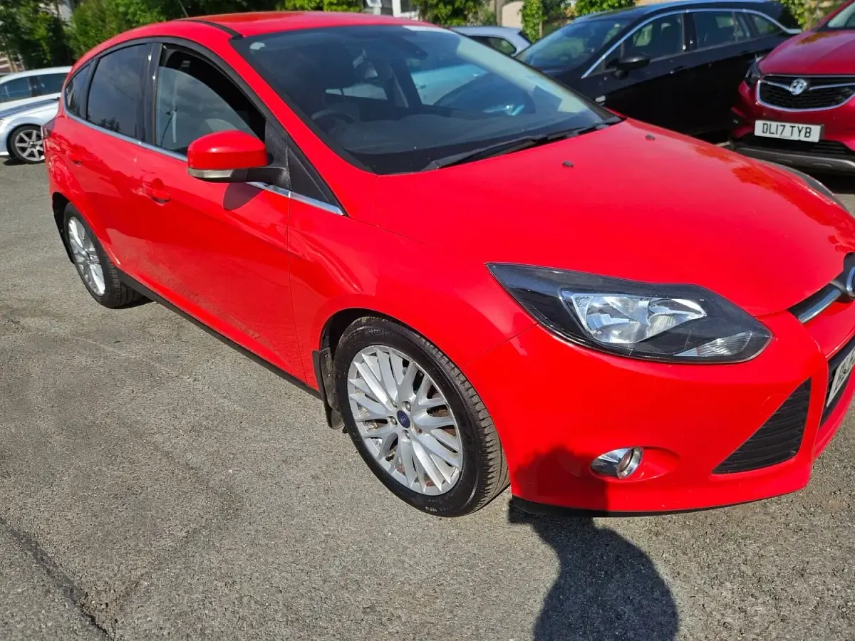 Used Ford Focus Zetec 115 HP (84 kW) 2014 Red Hatchback