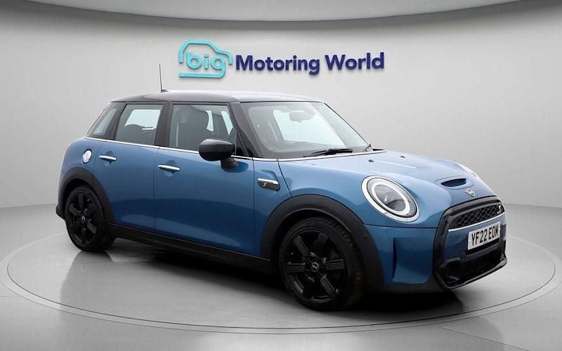 Begagnad Mini Cooper S Classic 178 HK (130 kW) 2022 Blå Halvkombi