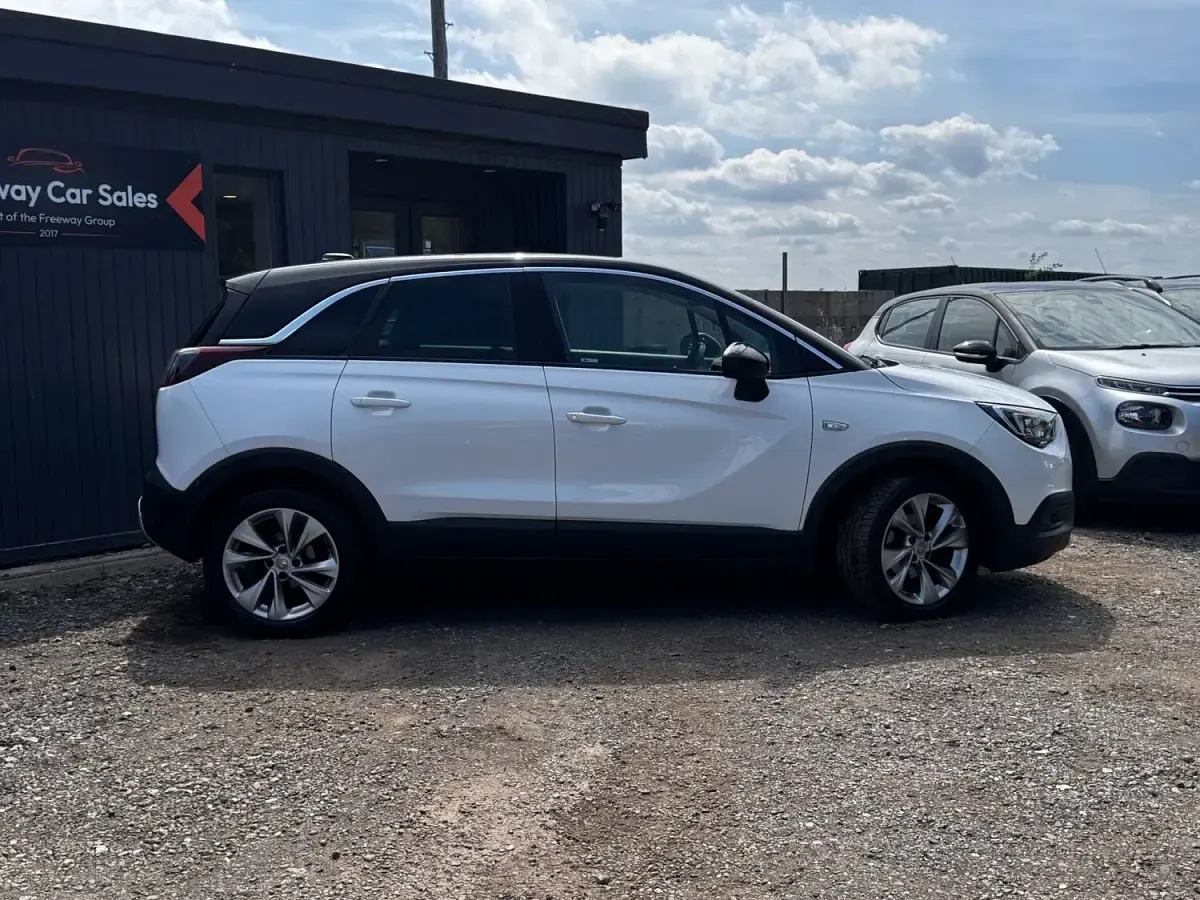 Used Vauxhall Crossland X S 2018 White SUV