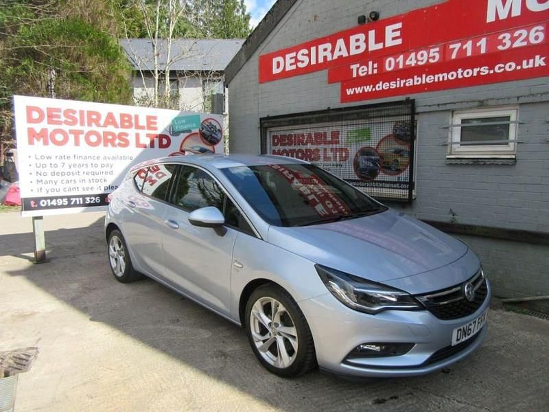 Used Vauxhall Astra SRi 136 HP (100 kW) 2017 Silver Hatchback