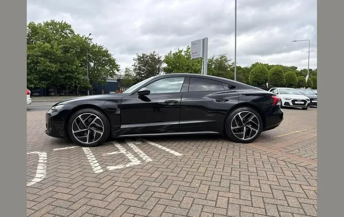 Used Audi e-tron GT quattro Comfort 369 kW (503 HP) 2025 Black Sedan
