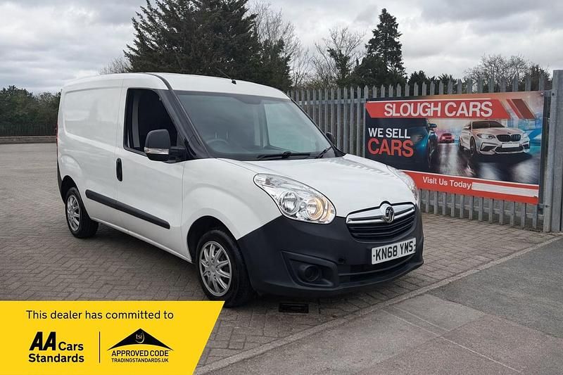 Used Vauxhall Combo 95 HP (69 kW) 2018 White MPV