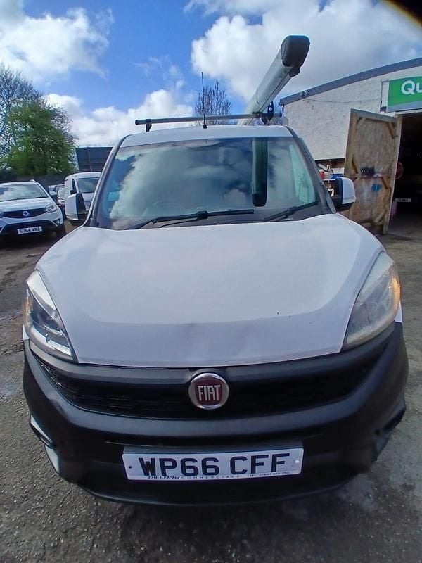 Used Fiat Doblò 90 HP (66 kW) 2016 White MPV