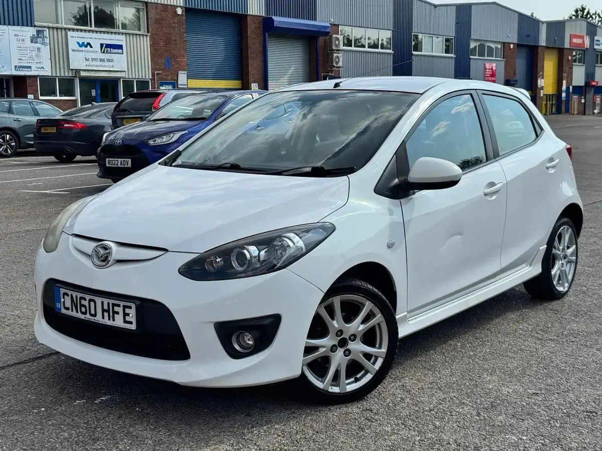 Used Mazda 2 2010 White Hatchback