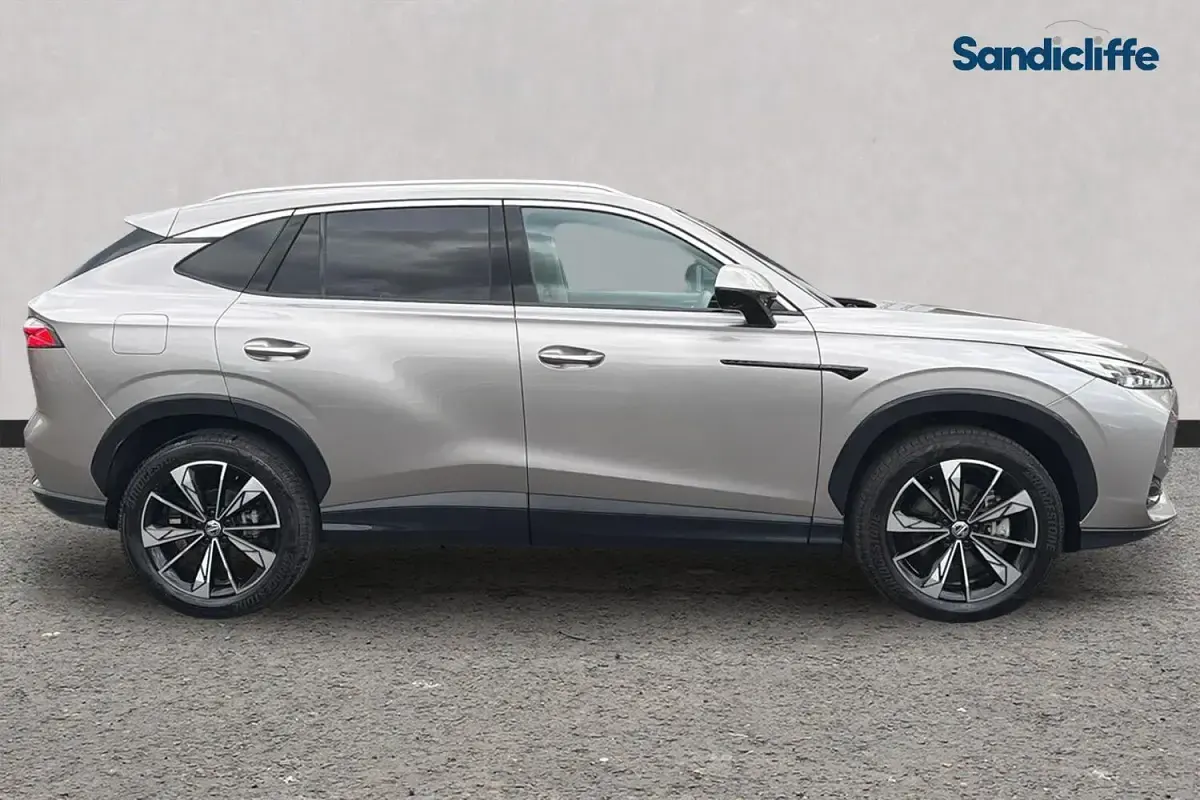 Used MG HS Trophy 169 HP (124 kW) 2024 Metallic  cosmic silver SUV