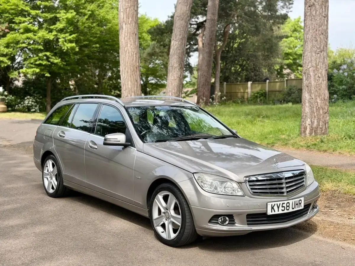 Używany Mercedes C220 Elegance 2008 Srebrny Kombi