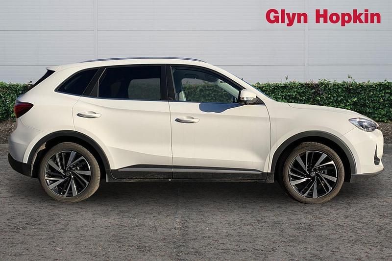 Used MG ZS Trophy 2025 White Hatchback