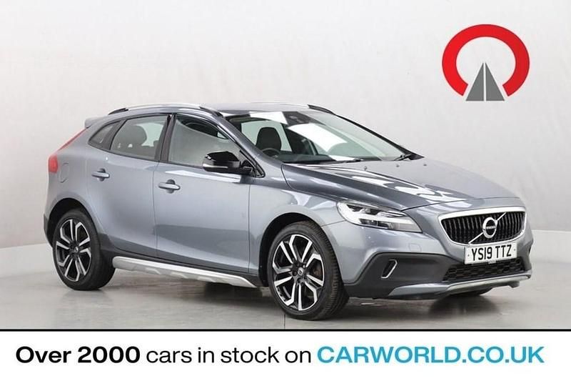 Used Volvo V40 CC Pro 152 HP (111 kW) 2019 Estate