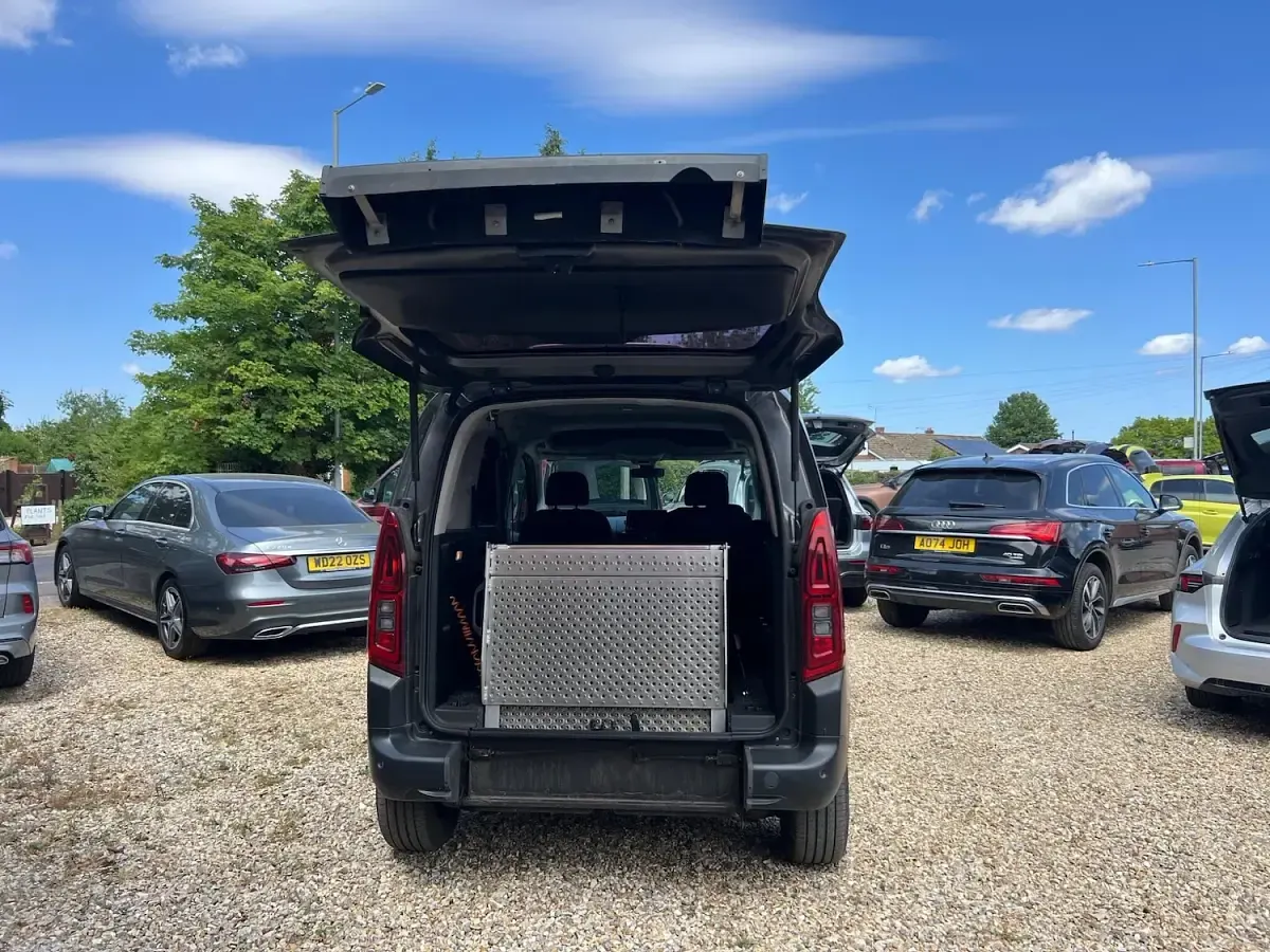 Used Citroën Berlingo Feel 131 HP (96 kW) 2021 Grey MPV