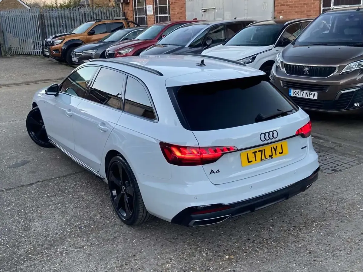 Used Audi A4 Black Edition 190 HP (139 kW) 2021 White Estate