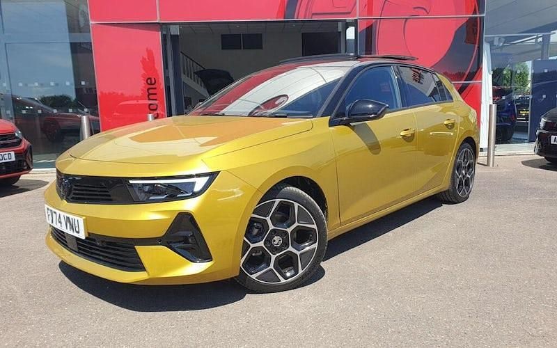 Second-hand Vauxhall Astra Ultimate 131 CP (96 kW) 2024 Galben Hatchback