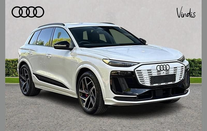 White Used 2025 Audi Q6 e-tron Advanced SUV | £55,900 (Good price) - Image 1/4