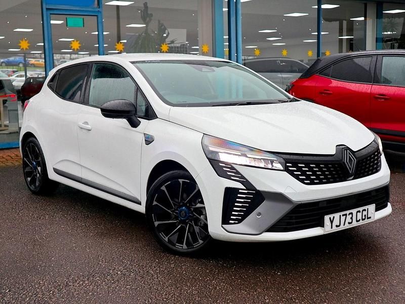 Glacier white Used 2024 Renault Clio V Esprit Alpine Hatchback | £17,989 (A bit pricey) - Image 1/4