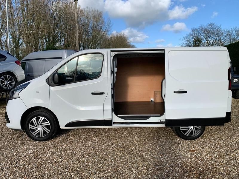 Used Renault Trafic Business 120 HP (88 kW) 2019 White MPV