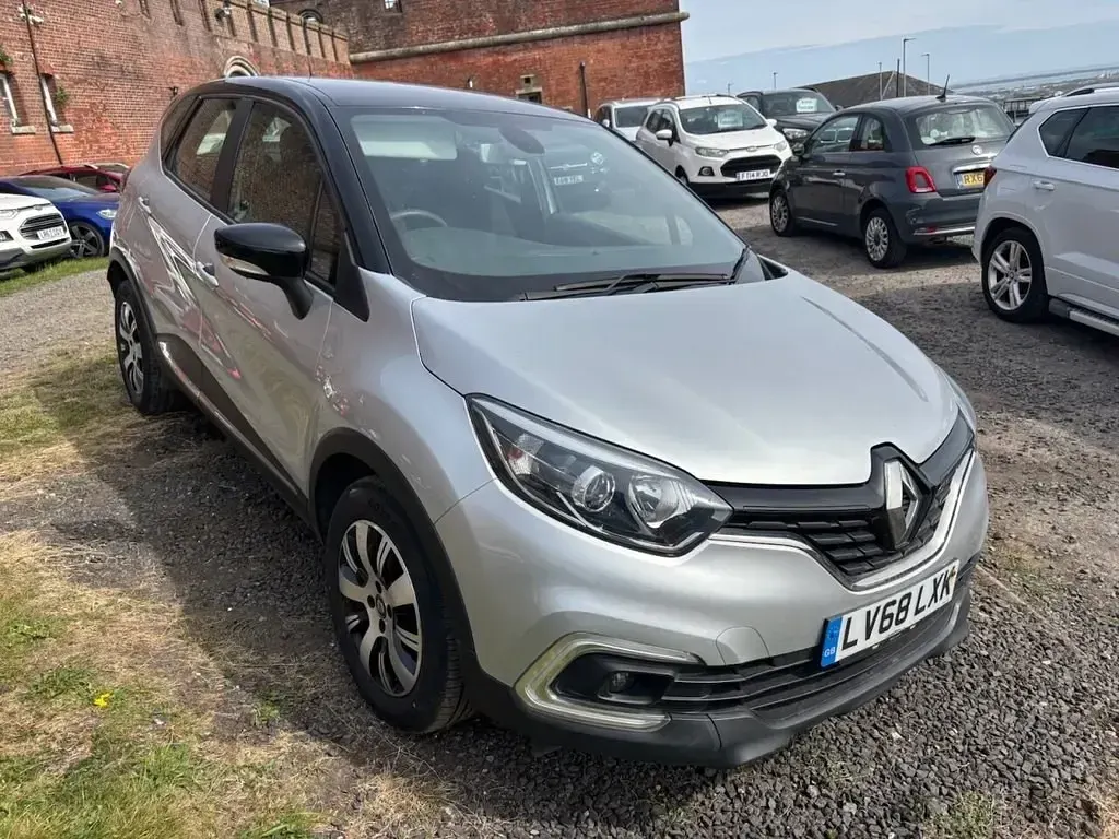 Usado Renault Captur Play 90 HP (66 kW) 2019 Prateado SUV
