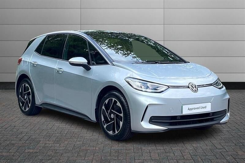 Scale silver with solid black roof Used 2025 VW ID.3 Pro Hatchback | £25,990 - Image 1/4