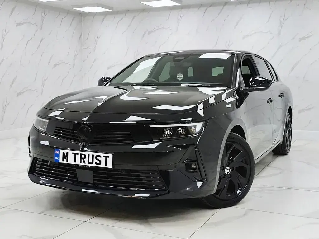 Second-hand Vauxhall Astra S 130 CP (95 kW) 2024 Negru Break