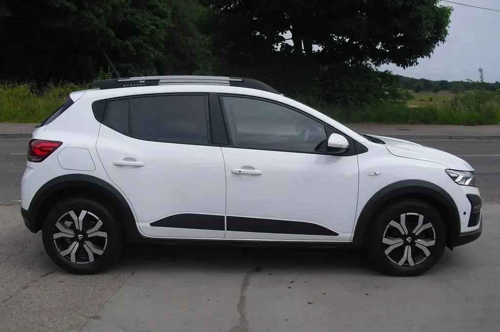 Used Dacia Sandero Prestige 90 HP (66 kW) 2021 White Hatchback