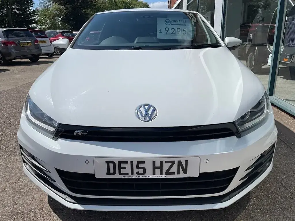 Begagnad VW Scirocco R-line 184 HK (135 kW) 2015 Vit Sportkupé