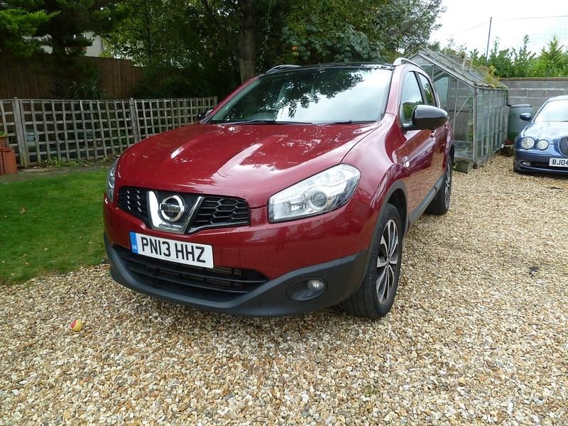 Red Used 2013 Nissan Qashqai 360º SUV | £3,275 (Good price) - Image 1/4