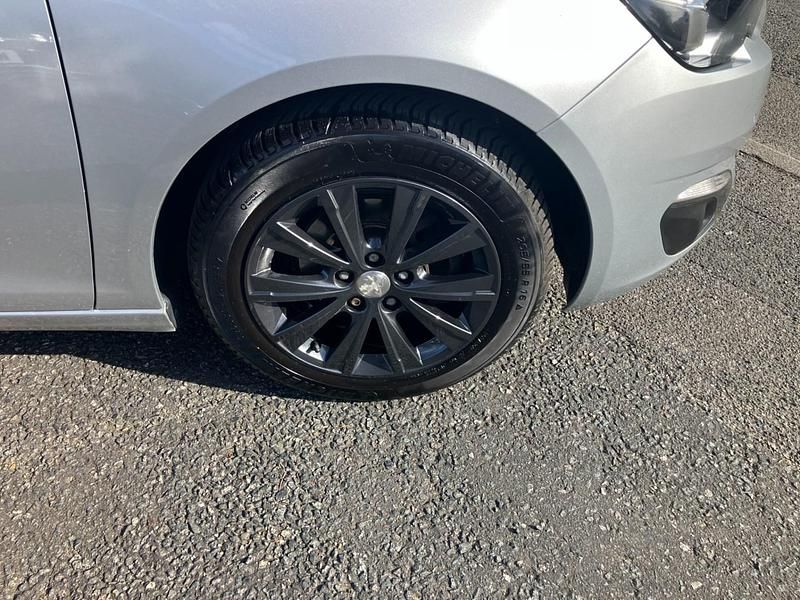 Usado Peugeot 308 Allure 120 HP (88 kW) 2016 Prateado Citadino