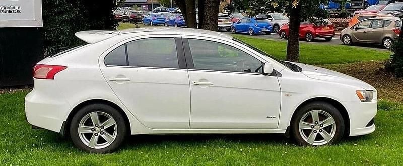 Used Mitsubishi Lancer 2010 White Hatchback