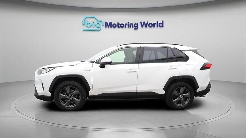 Used Toyota RAV4 Hybrid Design 222 HP (163 kW) 2021 White SUV