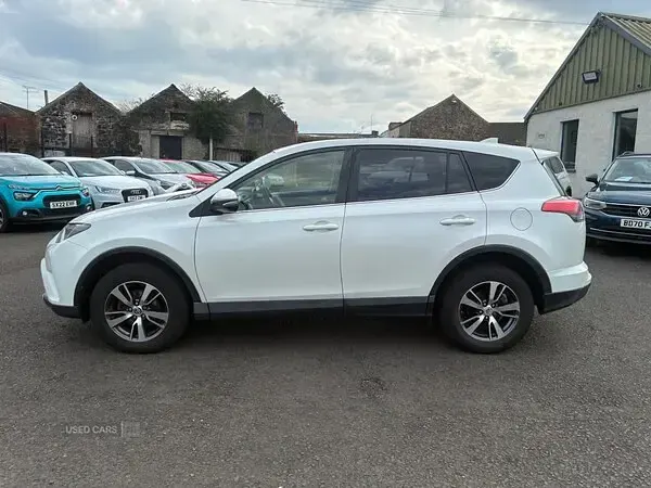 Used Toyota RAV4 Business Edition 143 HP (105 kW) 2017 White SUV