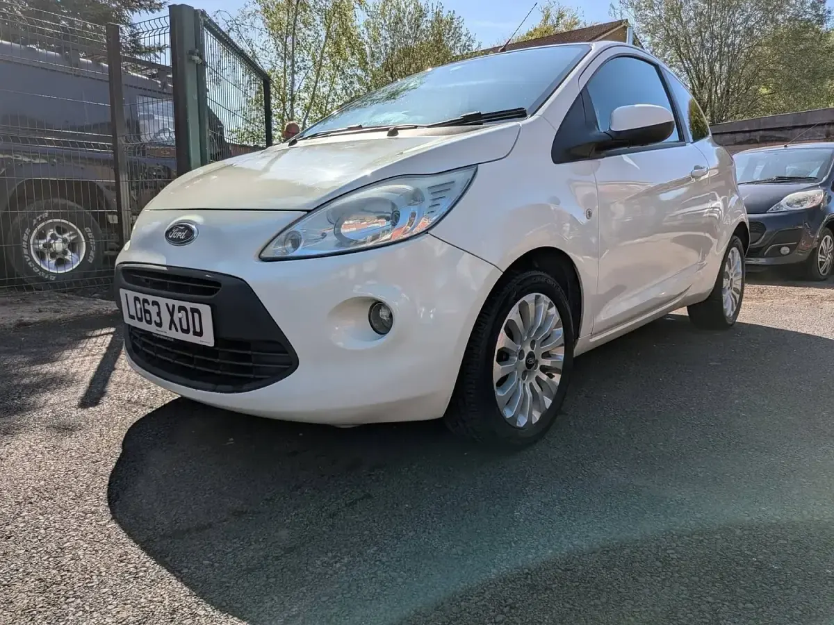 Used Ford Ka Zetec 69 HP (50 kW) 2014 White Hatchback