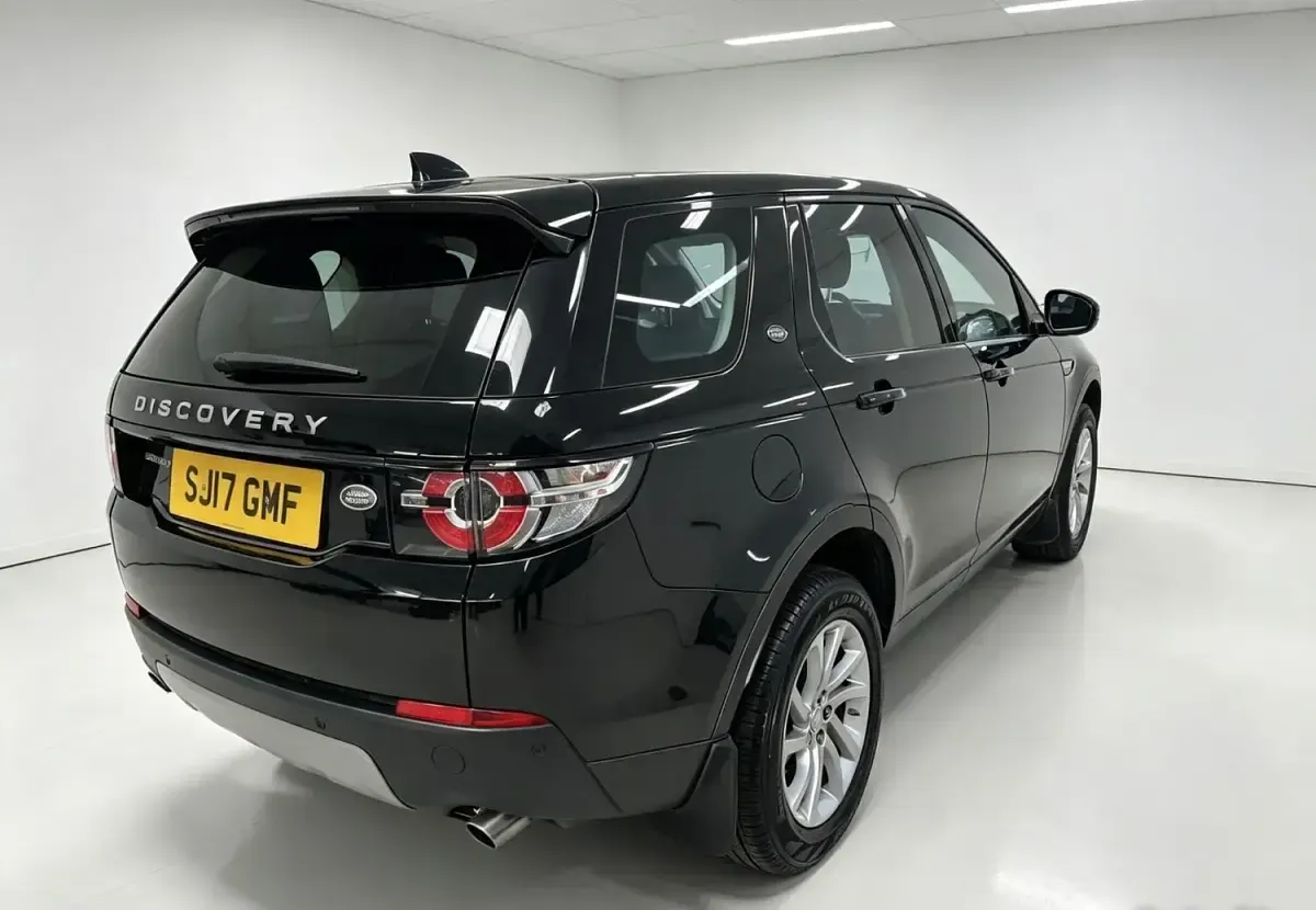 Used Land Rover Discovery Sport SE 180 HP (132 kW) 2017 Black SUV