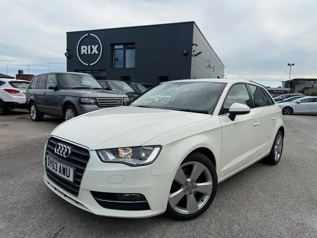 Used Audi A3 Sportback Sport 105 HP (77 kW) 2013 White Hatchback