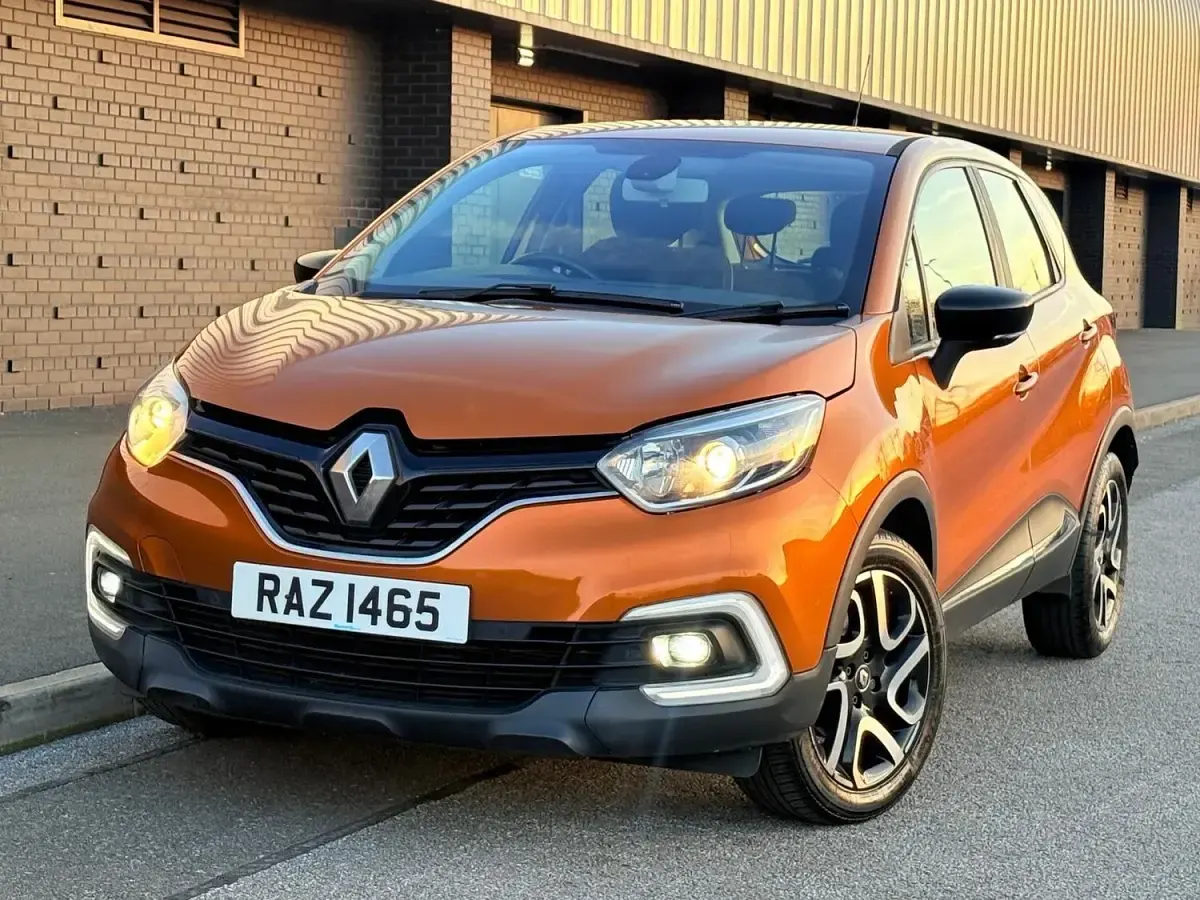 Used Renault Captur Dynamique 120 HP (88 kW) 2018 Orange SUV