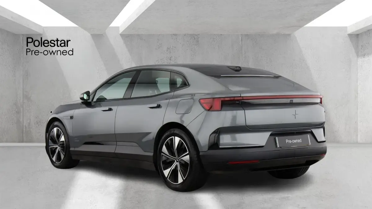 Begagnad Polestar 4 Plus 400 kW (544 HK) 2025 Grå SUV