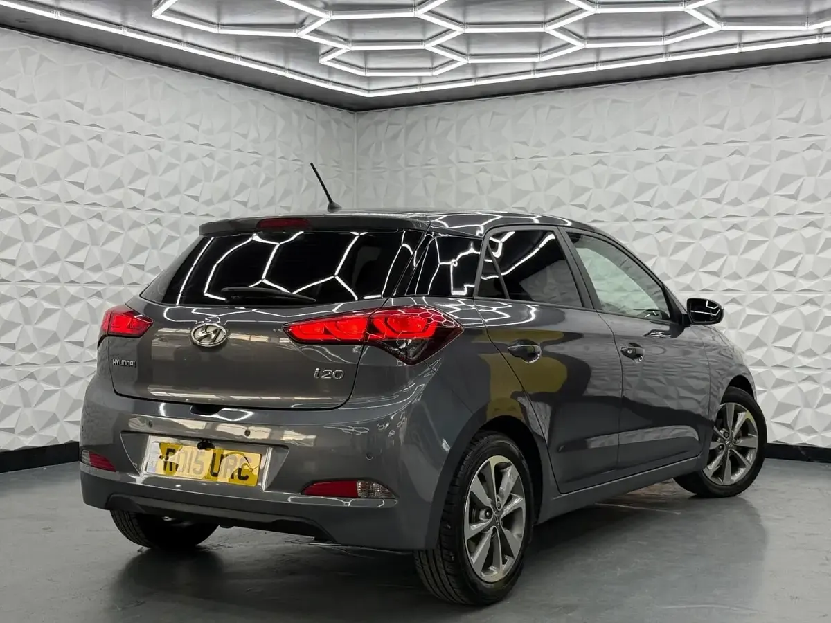 Used Hyundai i20 SE 84 HP (61 kW) 2015 Grey Hatchback
