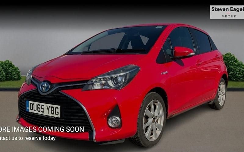 Used Toyota Yaris Hybrid Sport 101 HP (74 kW) 2015 Hatchback
