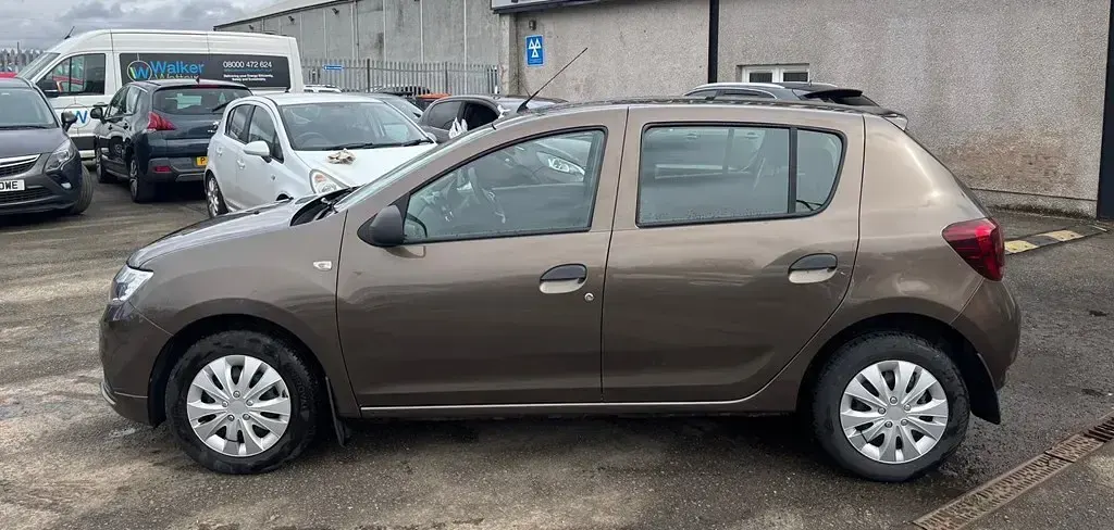 Używany Dacia Sandero Essentiel 95 KM (69 kW) 2019 Brązowy Hatchback
