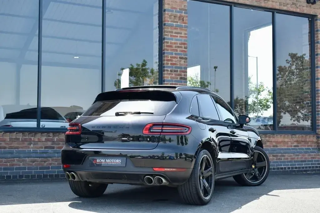 Used Porsche Macan 258 HP (189 kW) 2018 Black SUV