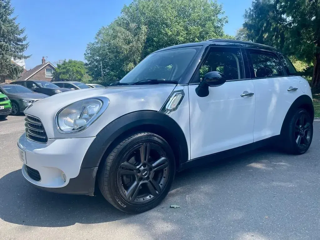 Used Mini Cooper 122 HP (89 kW) 2011 White Hatchback