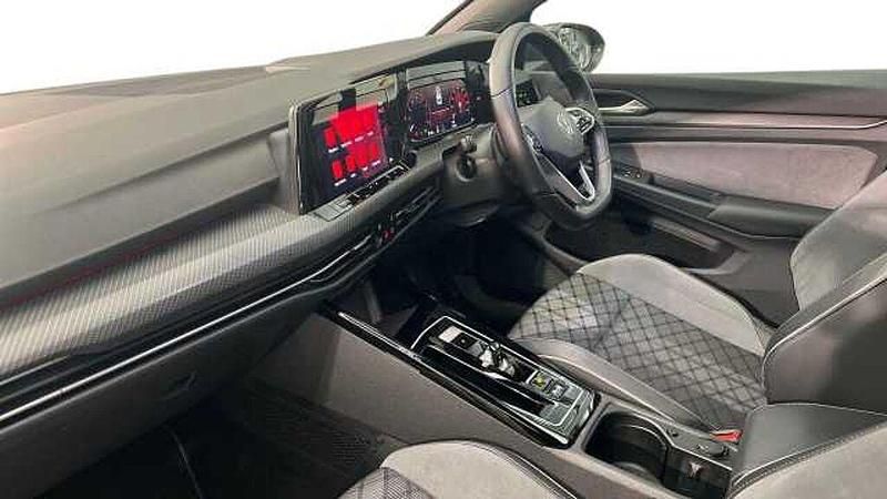 Second-hand VW Golf VIII 150 CP (110 kW) 2023