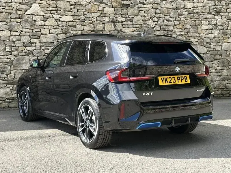 Usado BMW iX1 M Sport 227 kW (309 HP) 2023 Preto SUV